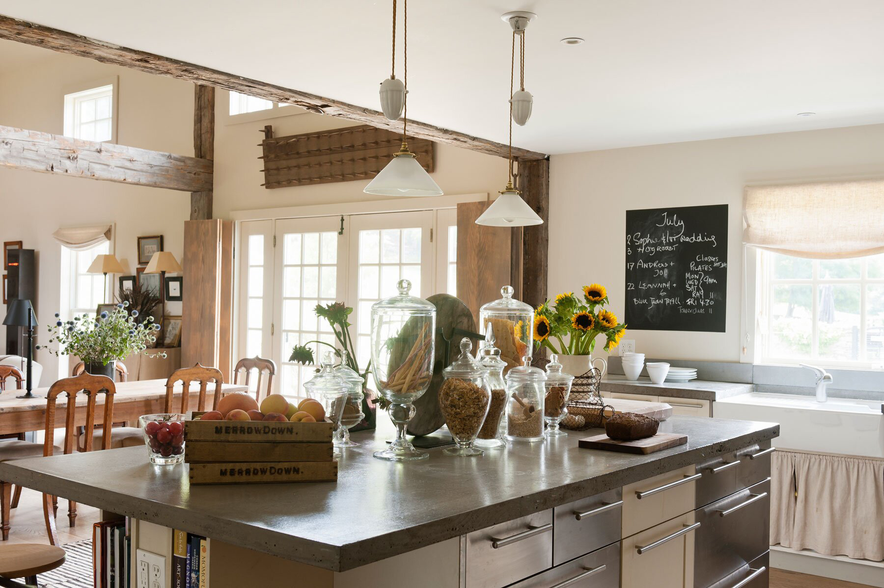 Read more about the article Here’s Exactly What You Need for a Modern Farmhouse Kitchen
