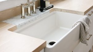 Read more about the article 5 REASONS TO LOVE YOUR APRON SINK
