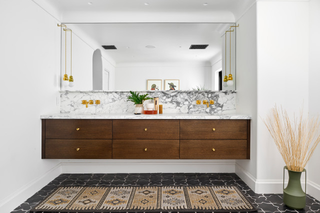Read more about the article 10 Bathroom Vanity Features Pros Always Recommend